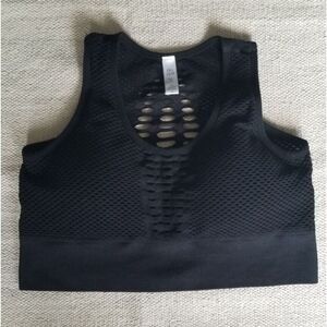 NWOT Sports Bra Black Mesh cutout Size M‎ Medium Yoga Athletic Medium Impact